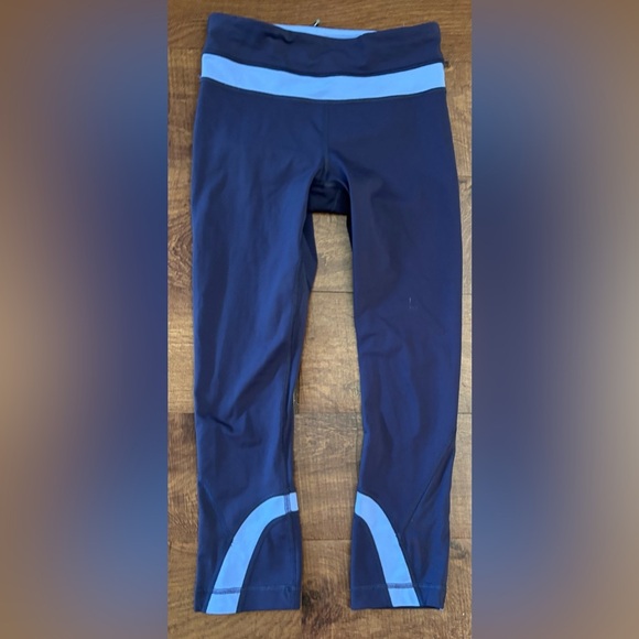 Lululemon women’s Run: Inspire Crop II leggings Sz 2 - Picture 7 of 15